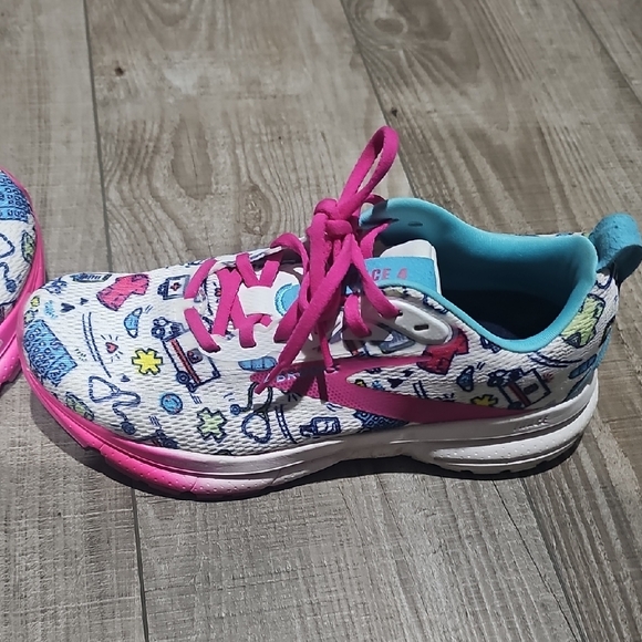 Brooks White and Pink Medical Athletic Shoes - Picture 7 of 8